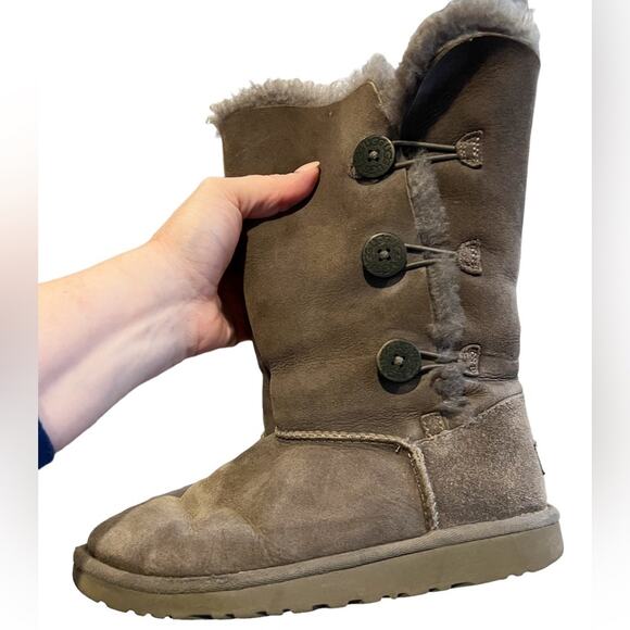 UGG BAILEY BUTTON‎ TRIPLET tall Gray Size 4 - Picture 2 of 7